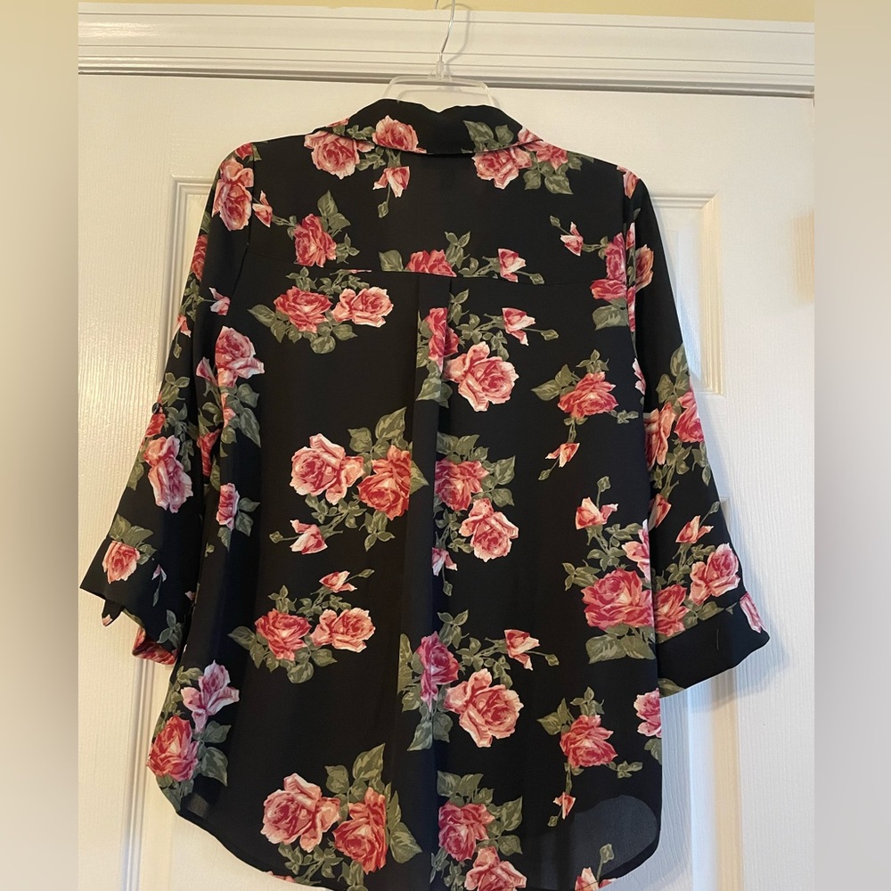 Iz Byer Black Floral Blouse- like new! - Picture 2 of 6